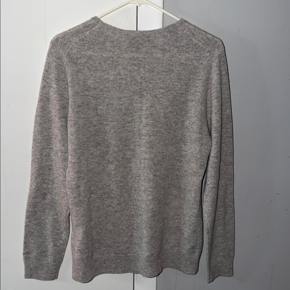 NWT. Charter Club Light Gray Crewneck Cashmere Sweater - Picture 5 of 5
